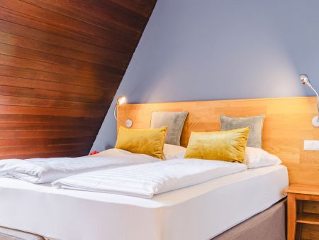 luxuriöses Boxspringbett in der Ferienwohnung des Kaiserhof Anif