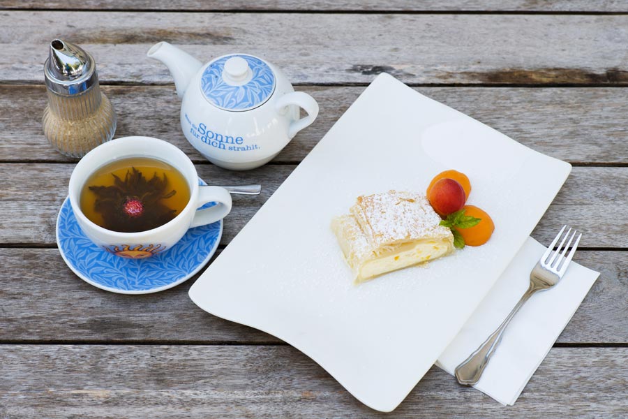 Tee mit Topfen Strudel